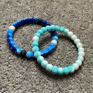 2 blue bracelets. Never worn. Great condition!
